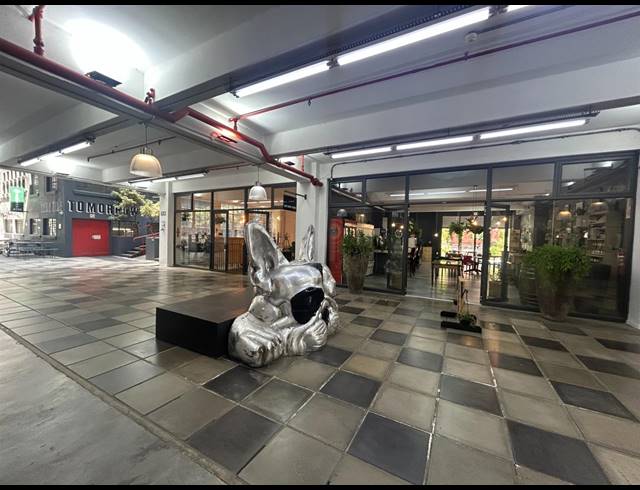 123M² BUILDING TO LET IN WOODSTOCK